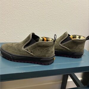 Unisex Vans Mte Mid Insulated Slip On sz 7.5